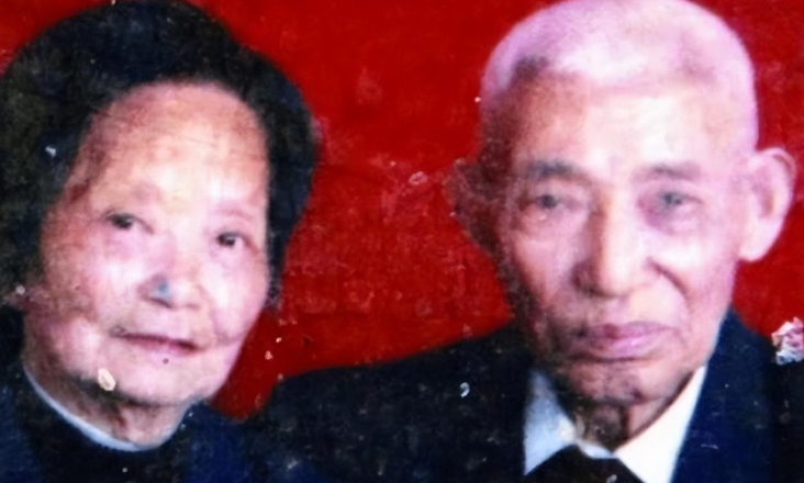 四川80岁老太再婚，新婚夜新郎发现：对方是60年前的妻子