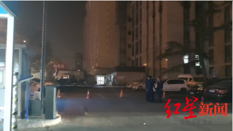 北京长峰医院火灾现场：医院8楼有重症患者，等待的病人家属通过12345确认信息