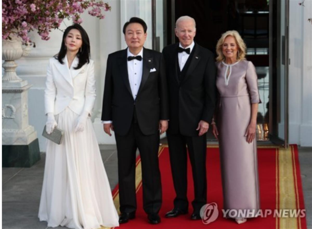 韩国总统夫人的美国时装秀，惹毛了谁？