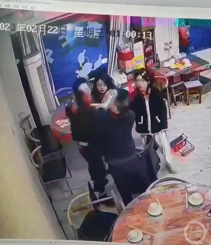 江西萍乡一公职人员让邻桌女子陪酒被拒，打人被拘十天？相关单位：正核查