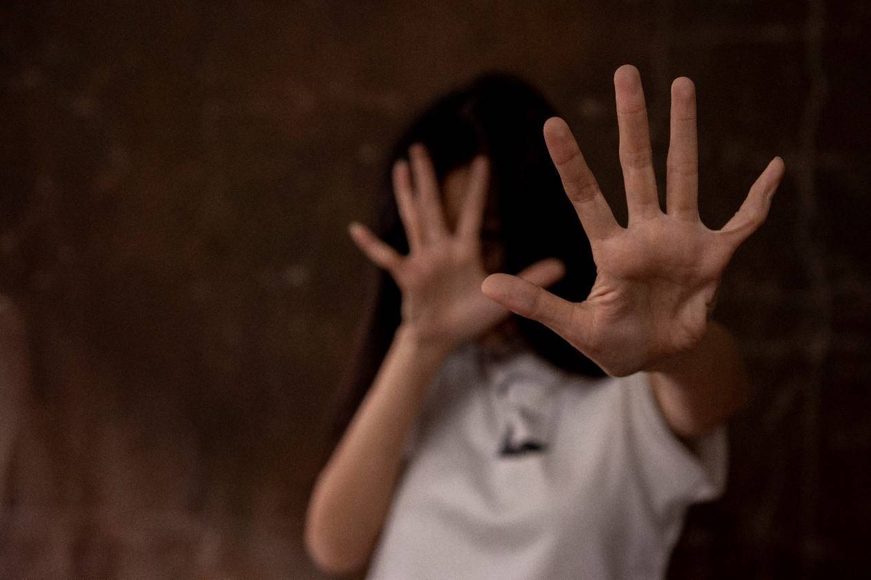 封面深镜丨湛江13岁少女疑遭四名50—70岁村民性侵 嫌疑人已被刑拘 有人曾求私了