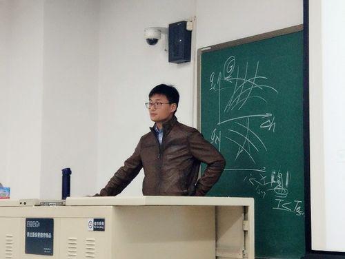 航天员桂海潮来自云南保山，是街上有名的大学生，儿时发小：他读书时拿奖拿到手软