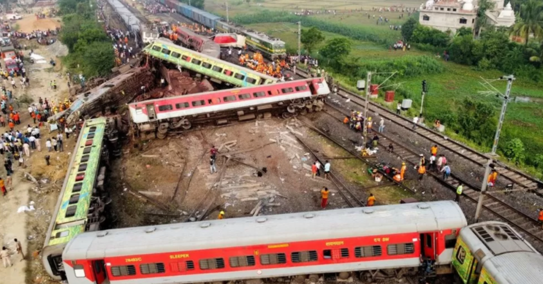 “本世纪最严重火车事故”带给“第一人口大国”印度的尴尬与警示