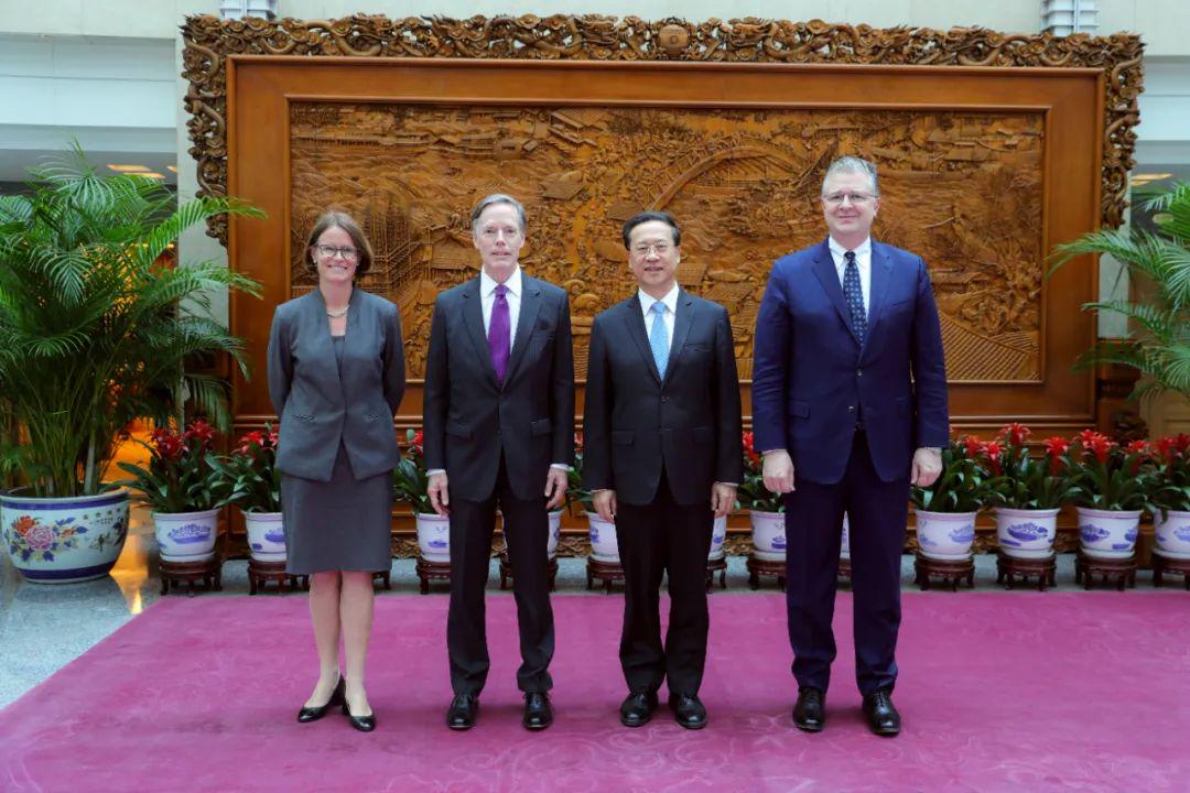 中美外交官员在北京举行会谈