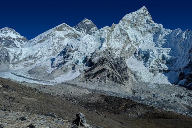 “珠峰救援”事件未明之事：登山公司是否也该负责，刘女士的向导哪儿去了？