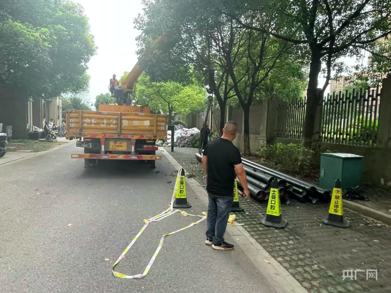 跟踪上海松江百余户居民疑似喝了8年“消防水”  相关楼栋供水管网改造工程已开工