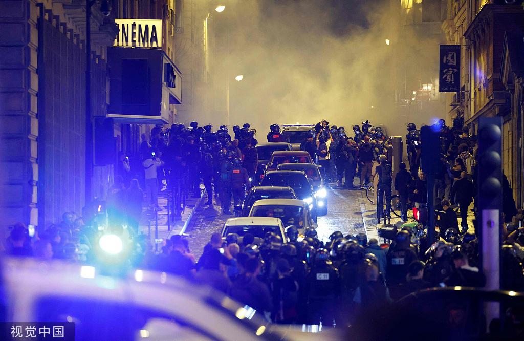 法国被枪杀少年家人公开呼吁停止暴乱：司法机构能够伸张正义