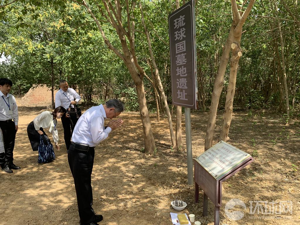 冲绳知事在北京通州祭拜琉球国墓地 冲绳与琉球的含义
