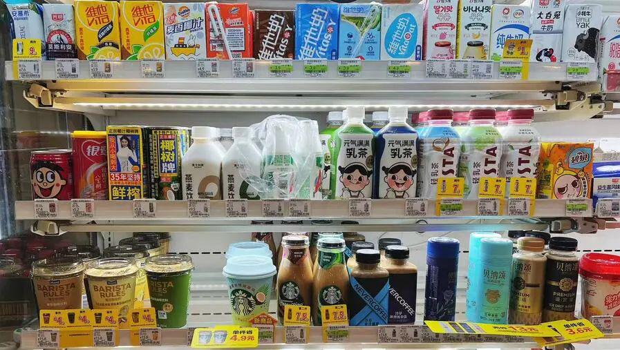 新加坡给饮料分级！牛奶饮品、运动、植物类都被标“不太健康”？