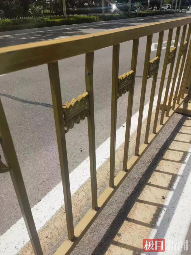 山西运城现“天价护栏”：撞坏3节被索赔1.5万，撞歪螺丝要赔整个护栏？