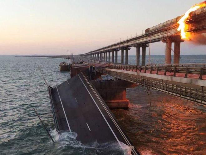 快讯！俄国家反恐委员会：乌方出动水面无人艇袭击克里米亚大桥