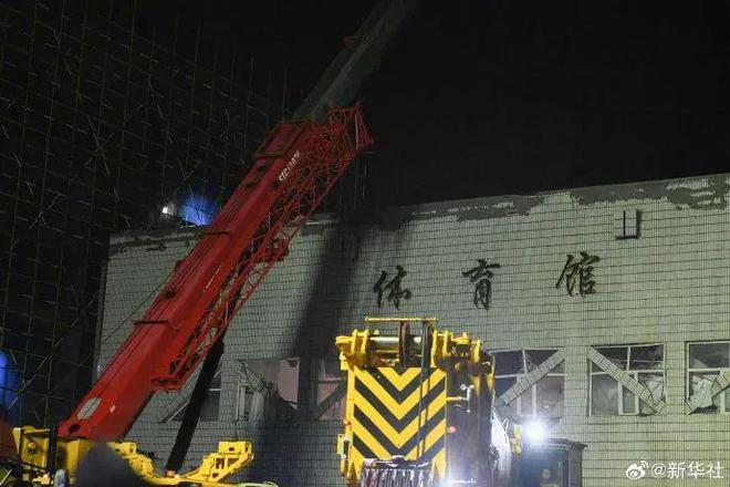 持续跟进：齐齐哈尔体育馆坍塌11人死亡，救援人员讲述救援经过