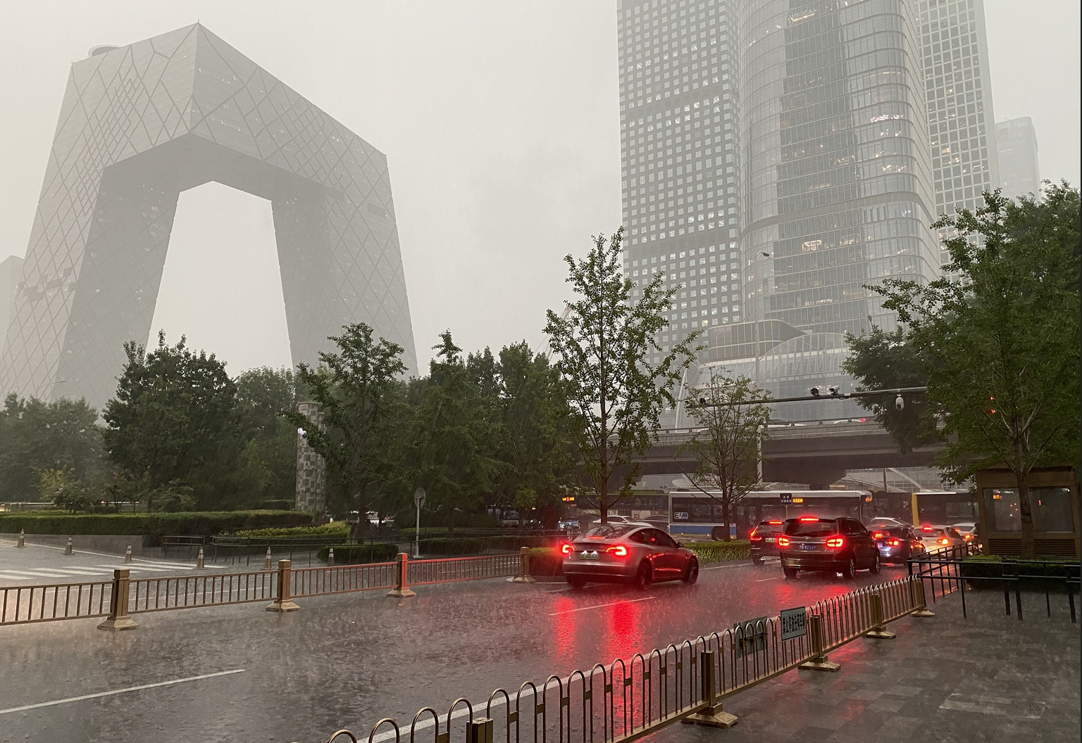 将影响1.3亿人！这些地方极端强降雨，北京今起3天，全市大到暴雨！交管局紧急提醒