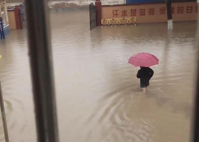 “有生以来见过最大的雨” 极端降雨后民间救援力量正挺进华北