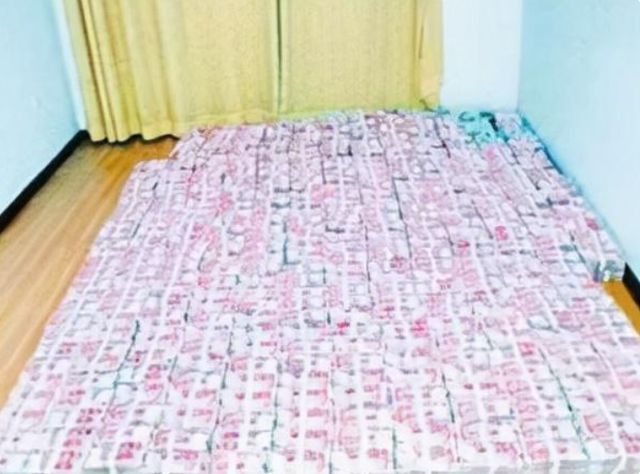 2011年农村夫妇床下搜出8000万现金，被逮捕后，村民才知这么有钱
