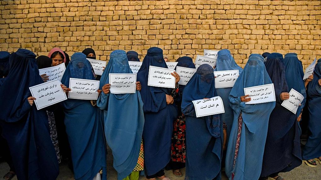 阿富汗官员：全国大学已准备好重新招收女生，但需塔利班同意