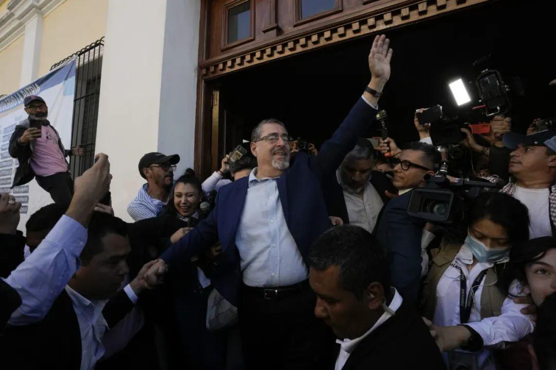 贝尔纳多·阿雷瓦洛赢得危地马拉总统选举