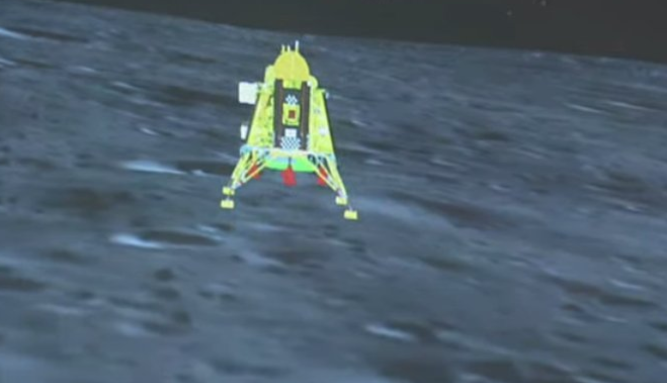 印度空间研究组织：印度月球探测器“月船3号”成功登月