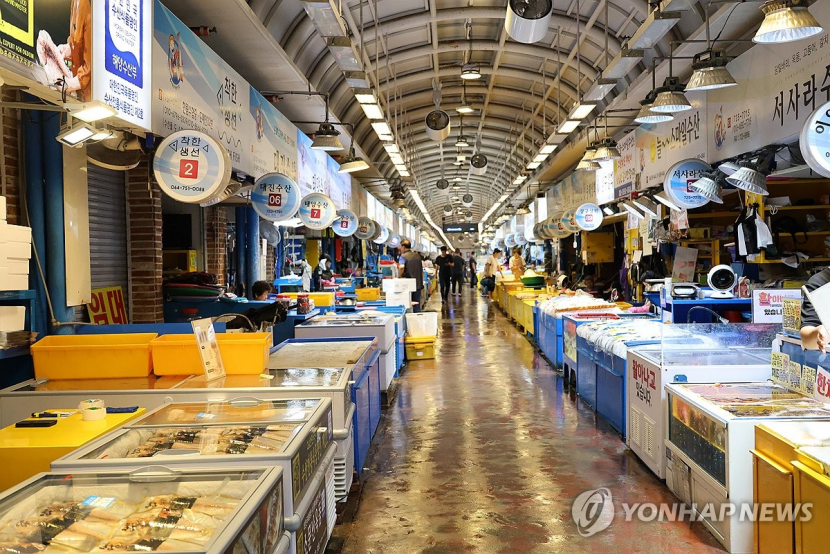 韩媒：韩国多个海鲜市场几乎空无一人，渔民担忧未来生计