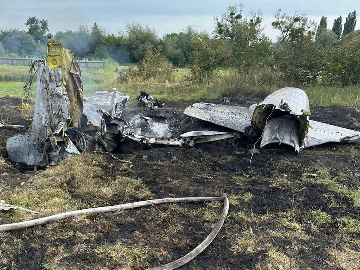 乌媒：乌空军两架教练机相撞坠毁致3名飞行员死亡，泽连斯基发声