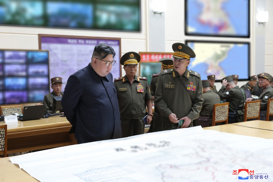 发射两枚弹道导弹，公布军事训练内容，朝鲜模拟战术核打击回应美韩