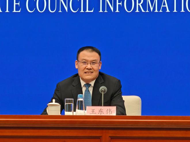 财政部副部长王东伟：年收入10万元以下个人基本不缴个税