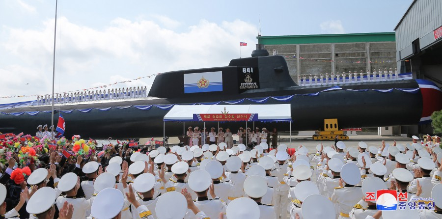 朝中社：朝鲜第一艘战术核攻击潜艇下水，金正恩出席典礼
