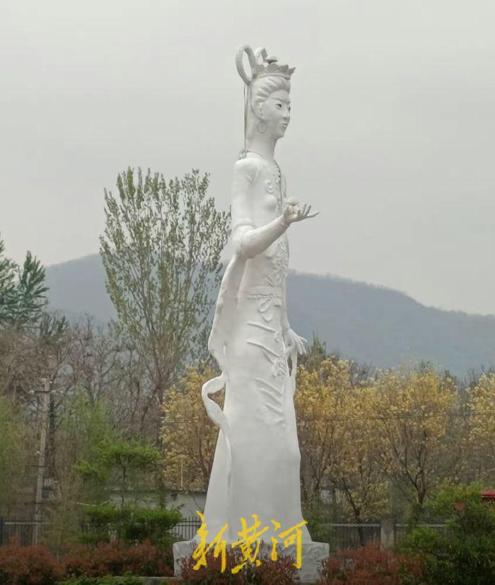 三门峡一景区雕像被指“缺乏美感”，当地回应：农村艺人水平有限，将引以为戒并美化