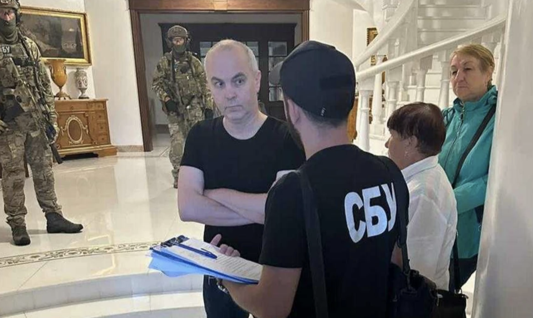 亲俄乌议员涉“叛国罪”被拘，此前因在直播中拒绝谴责普京被打