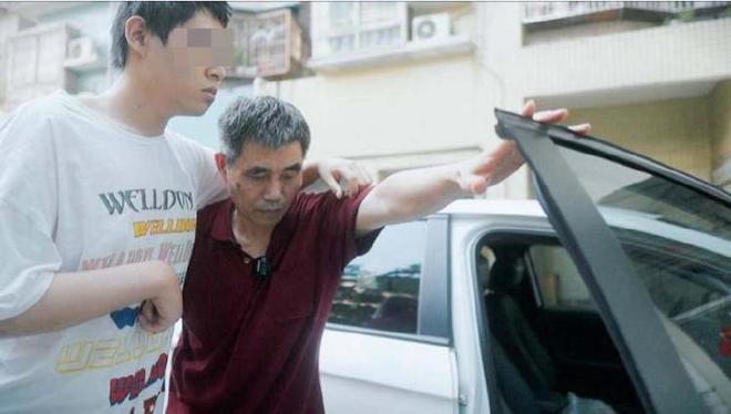在重庆看到这台网约车别急着投诉，他3个月已经道歉了1800次