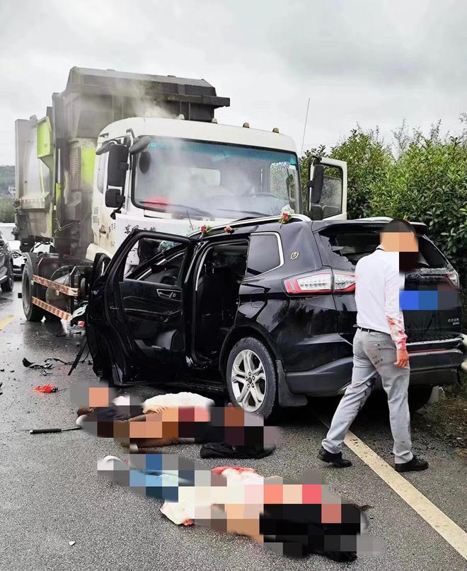 湖南警方通报婚车与环卫车相撞：6人死亡