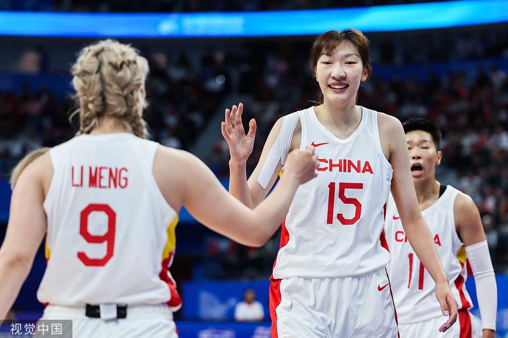 王思雨绝杀！中国女篮2分战胜日本，卫冕亚运会金牌