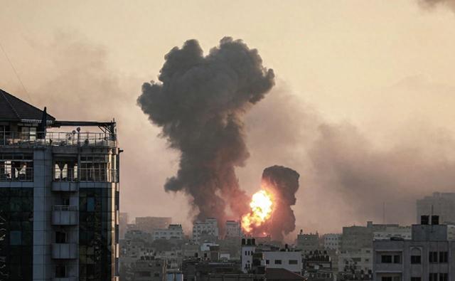 以军包围加沙城，或在48小时内进入 以军空袭加沙地带