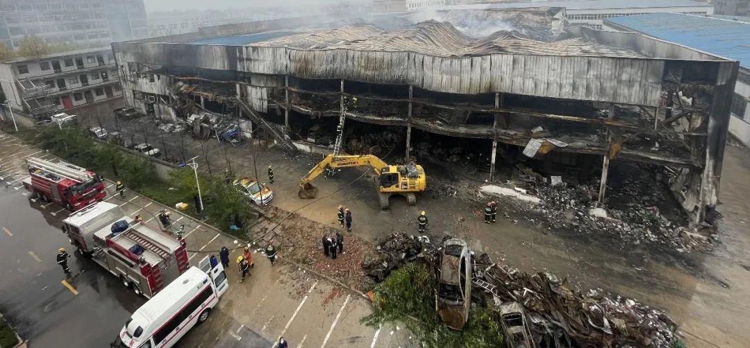 致42人遇难，安阳凯信达特别重大火灾事故现场监控首次曝光