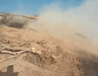 装甲兵开着中国战车被大铁锤活捉 装甲车被打爆