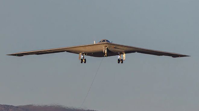 枢密院十号：“全球首款六代机”B-21首飞，背后信息量超大