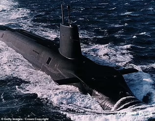 英核潜艇重大故障，载着140名船员和三叉戟导弹持续下潜