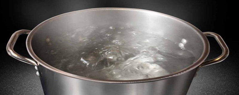 盐水沸点为什么比水高