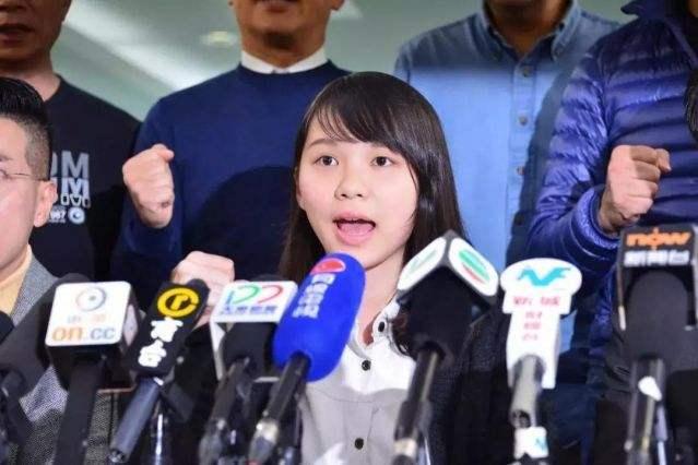 香港警方谴责乱港分子周庭弃保潜逃，特区政府发出严正声明！