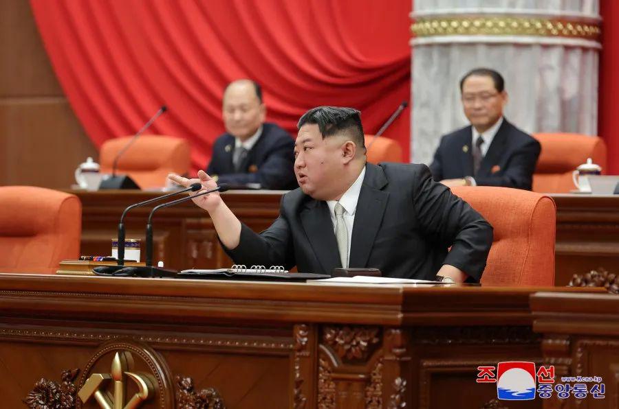 朝鲜最高人民会议通过决议（朝鲜最高议会议长）