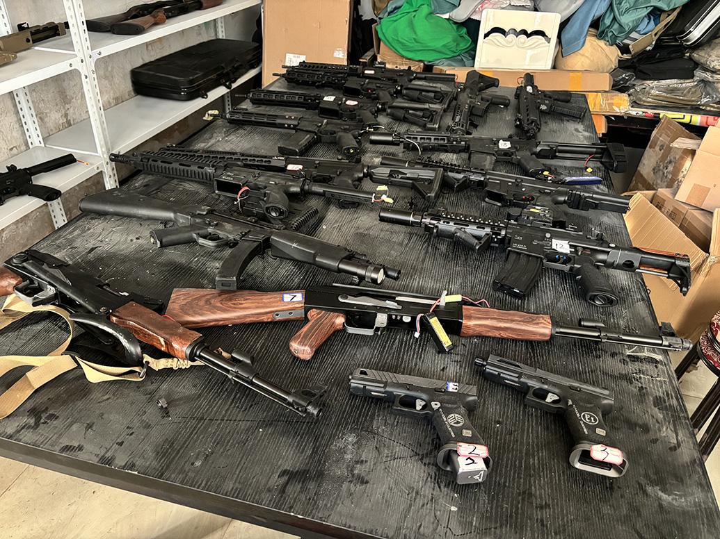 十支水弹枪被认定为枪支：玩具店主一审被判缓刑，已上诉