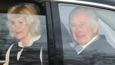 外媒：英国国王确诊患癌后首次公开露面，哈里王子和父亲会面约45分钟