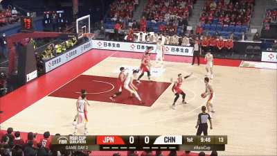 88年来首次，中国男篮输给日本！赛后网友吵翻，主教练现场“甩锅”：球员没理解和执行好战术