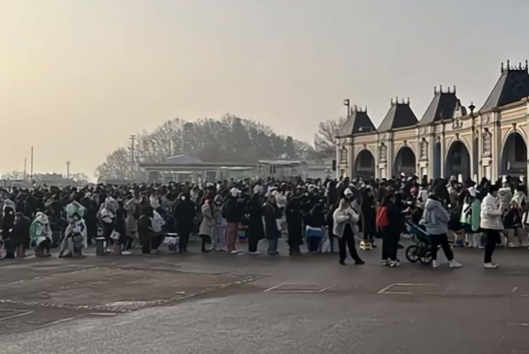 大熊猫福宝最后一天在韩展出：游客凌晨4点排队占位，有人等5个小时才进馆