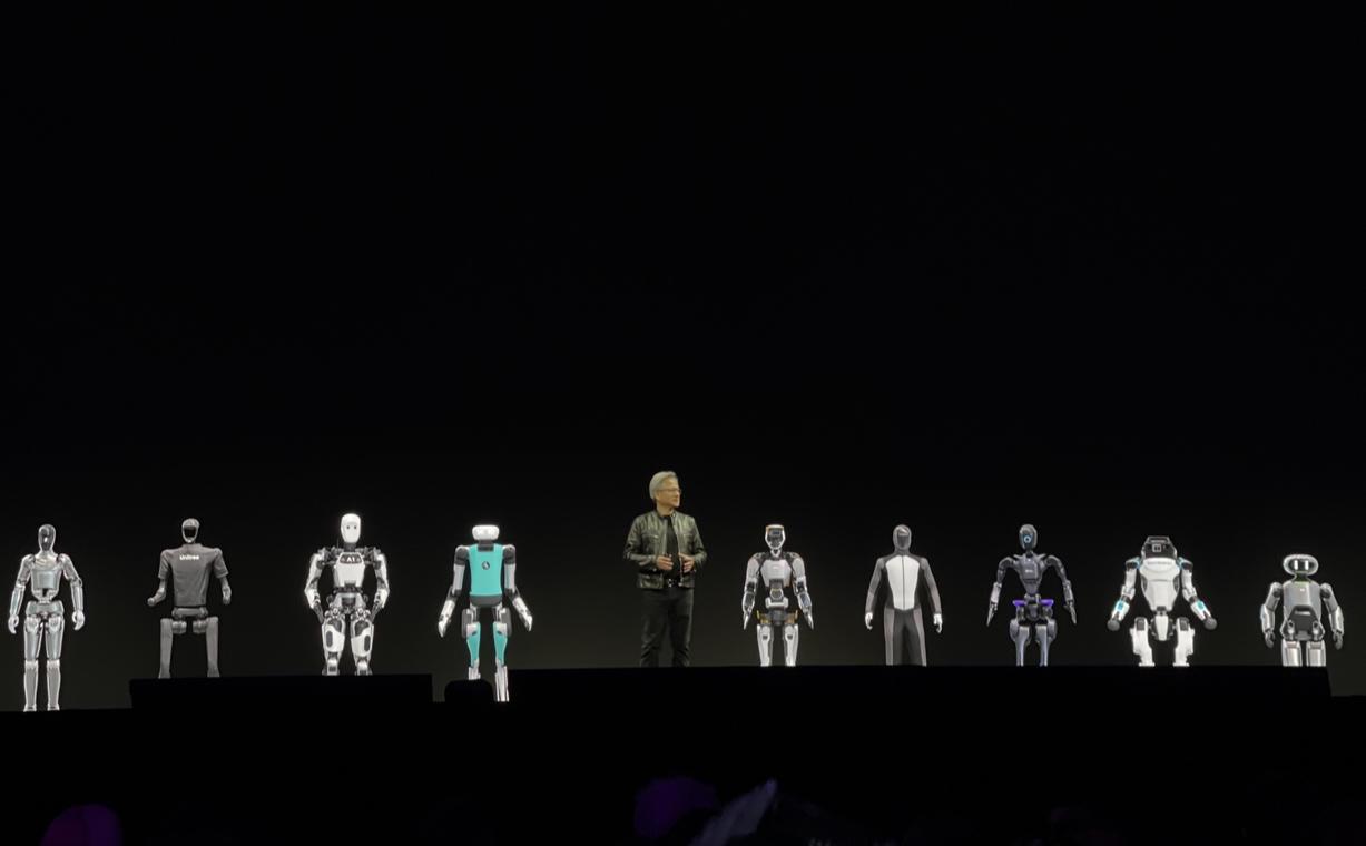 英伟达AI盛会上，和黄仁勋一同登场的9个人形机器人来自哪里？两款来自中国