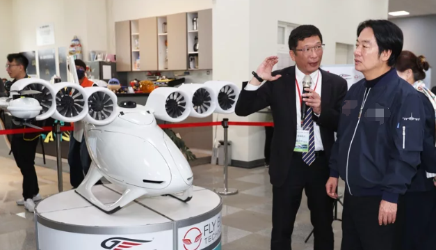 赖清德参观无人机研发中心，展示品上现“MADE IN CHINA”字样，岛内网友：打脸